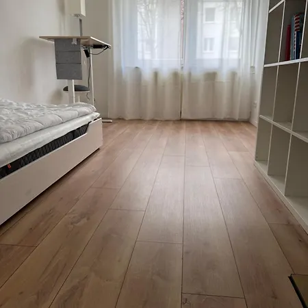 Nahe Messe Und Uniklinikum Mit Stellplatz Apartman